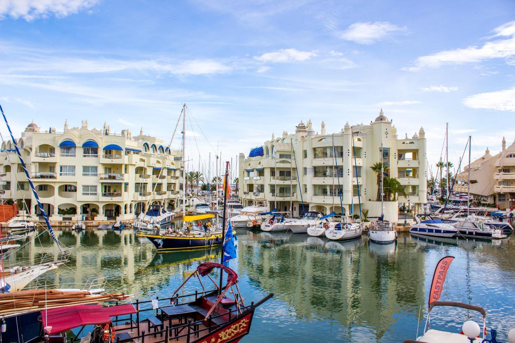 Benal Beach Suite Ii, Estudio Con Parque Acuatico Y Vistas Al Mar. Benalmadena Exterior photo