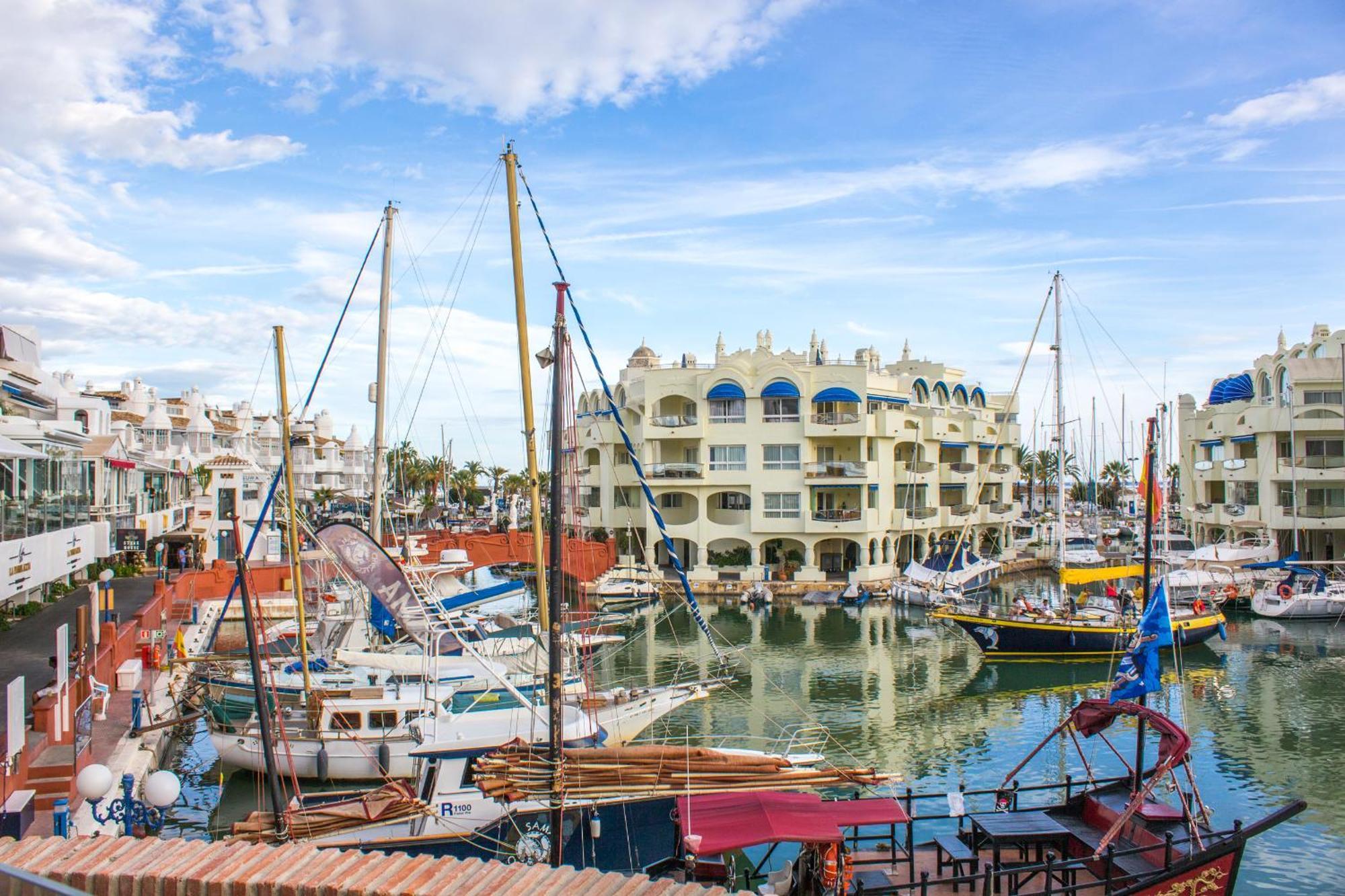 Benal Beach Suite Ii, Estudio Con Parque Acuatico Y Vistas Al Mar. Benalmadena Exterior photo